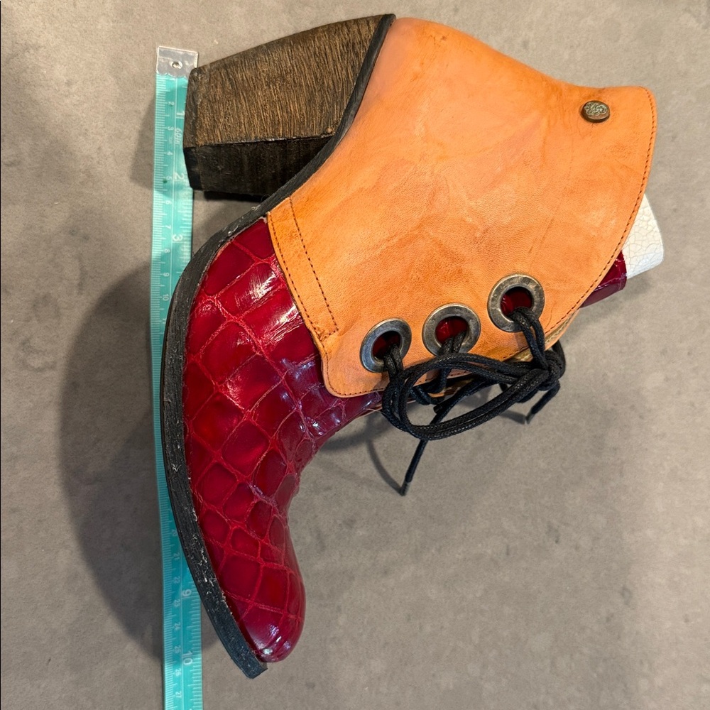 Grotesque booties - Picture 11 of 11